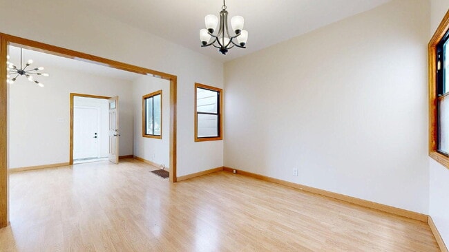Building Photo - Freshly Updated 2BR Home with Garage, Outd...