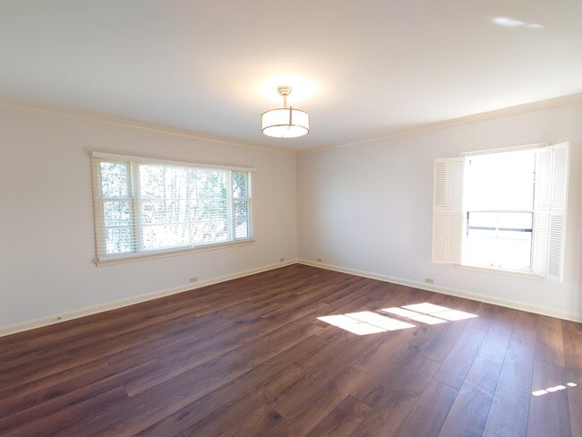 Building Photo - 3222 E Hampshire St