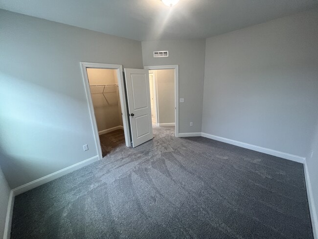 Building Photo - 1160 Topaz Cave Cir