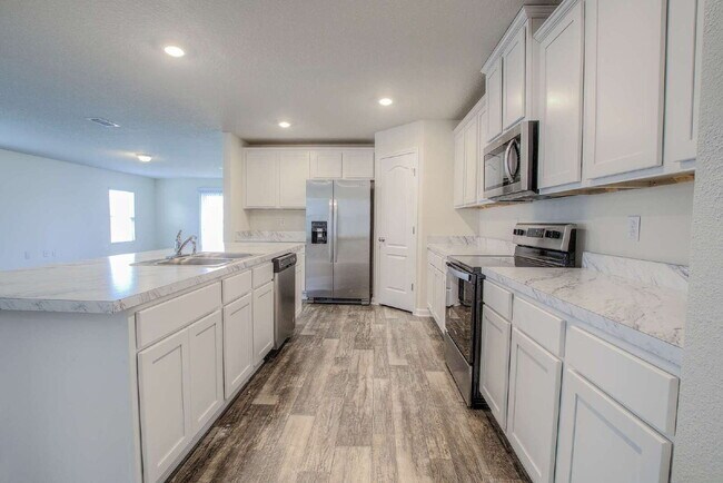 Building Photo - For Rent- 2nd month FREE Rent