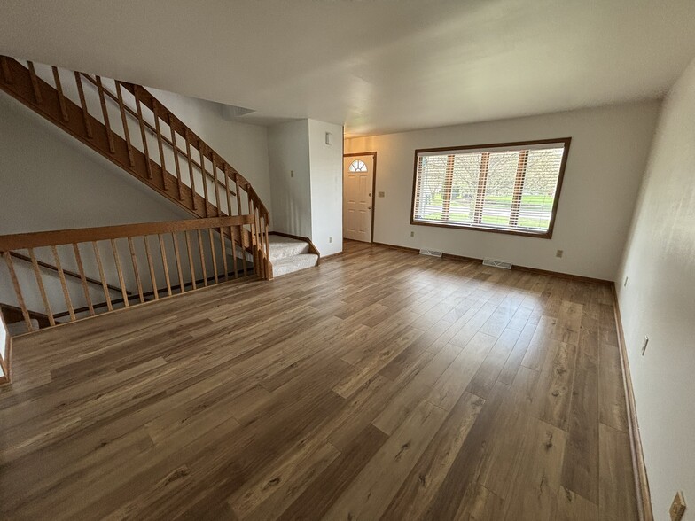 Living Room - S81W17170 Moonlight Ln