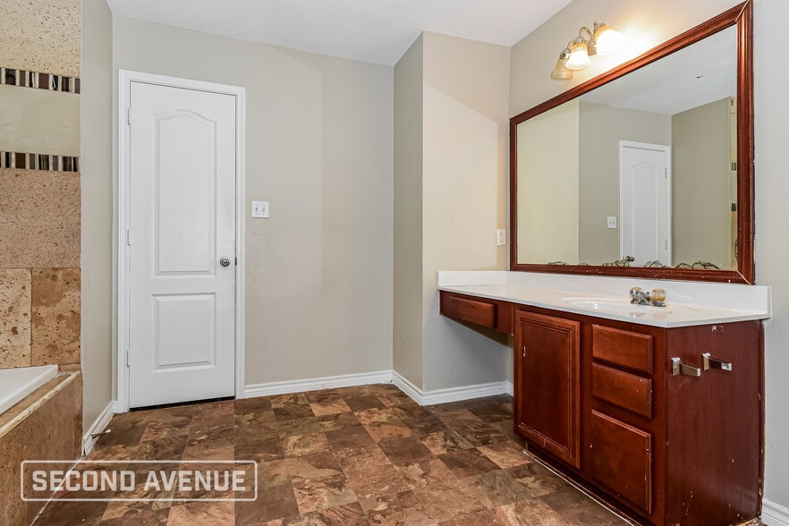 Building Photo - 3013 Timber Ridge Ln