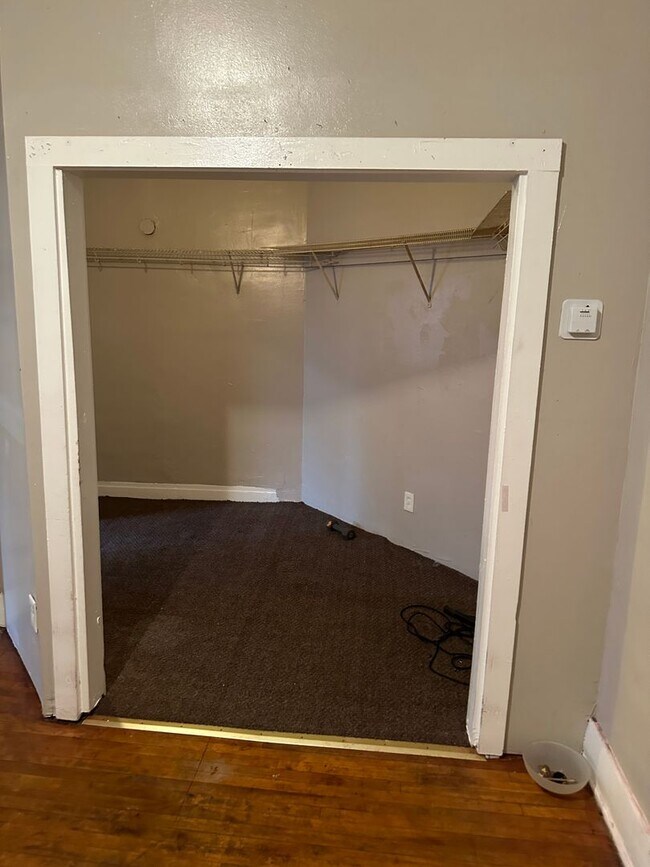 Building Photo - 2 Bedroom Westside of Saint Paul