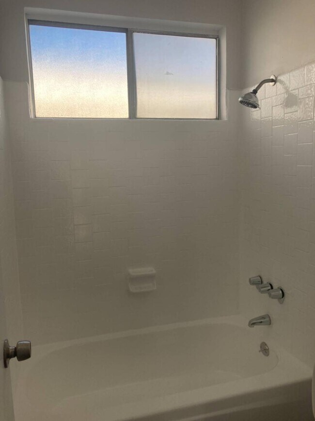 Building Photo - 1.0 bedroom in Los Angeles California 91343