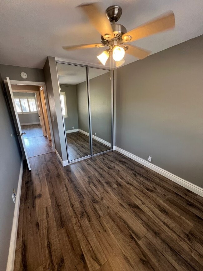 Building Photo - Updated Townhome in Ventura
