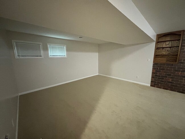 Building Photo - 3423 Woods Dr