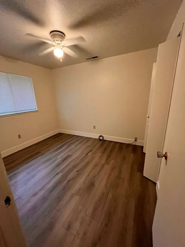 Building Photo - 1524 Swarthmore Dr