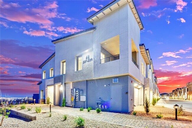 Building Photo - 600 N Carriage Hill Dr