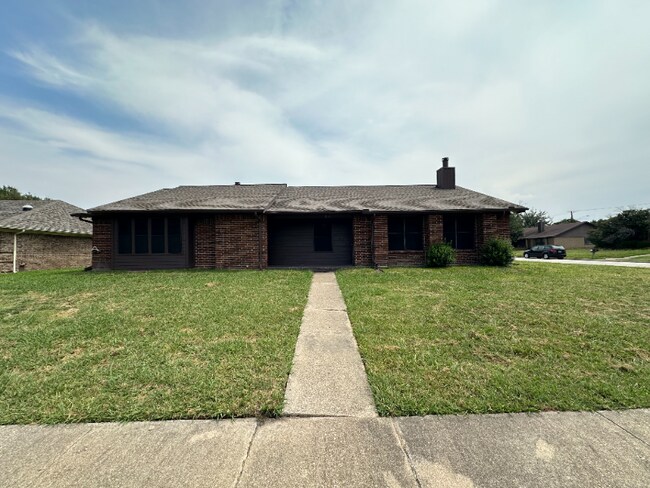 Building Photo - 317 Shea St
