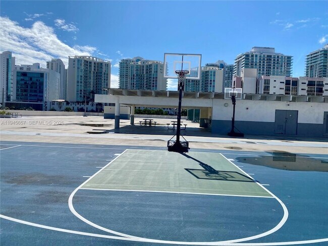 Building Photo - 17011 N Bay Rd