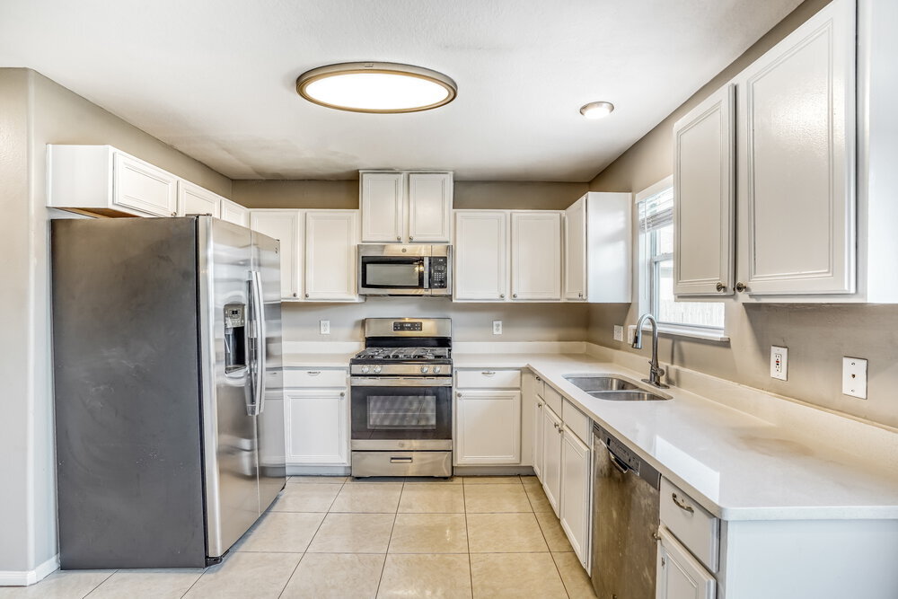 Building Photo - 7931 Evergreen Terrace Ln