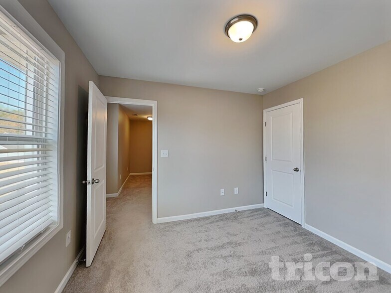 Building Photo - 76 Fresco Dr