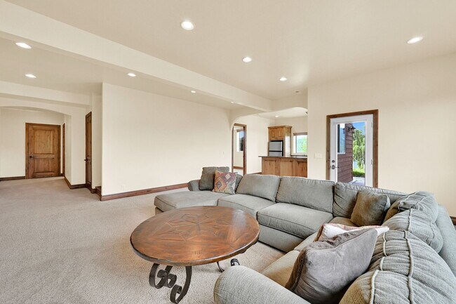 Building Photo - 3573 N Elkview Dr