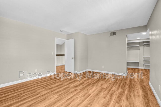 Building Photo - 3017 Plaza Lorenzo