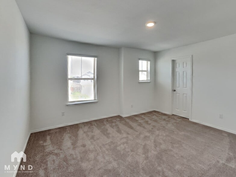 Building Photo - 332 Redonda Dr