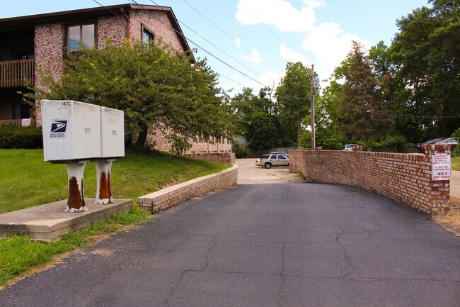 Building Photo - 920 N Linden St