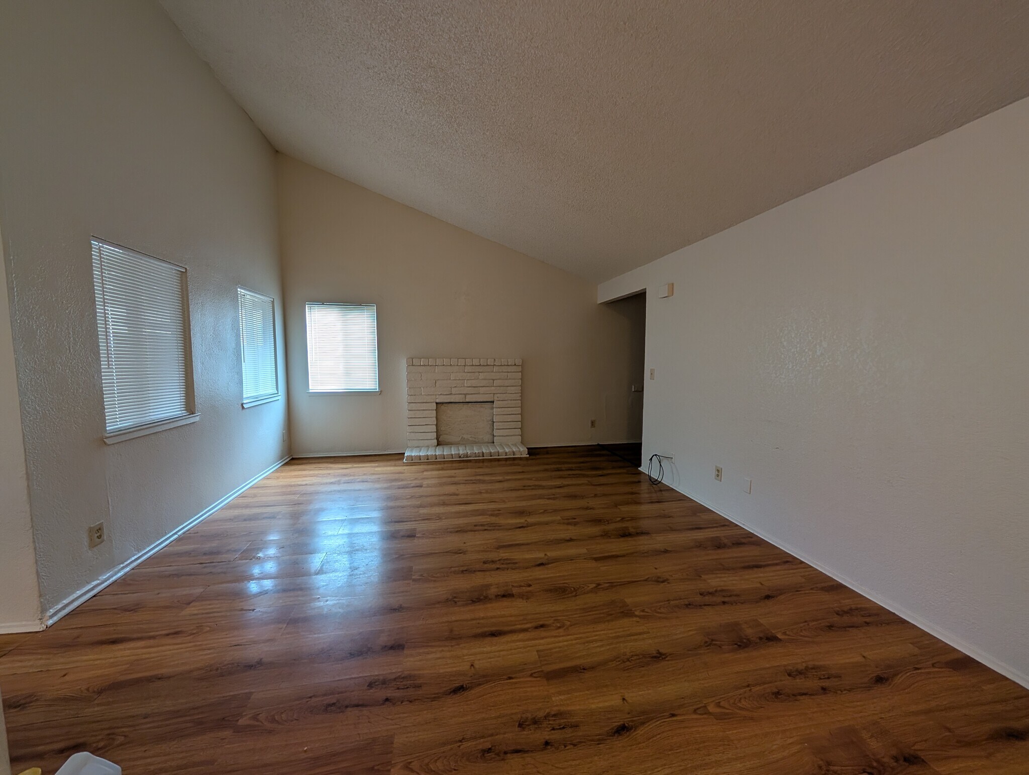 Building Photo - 9227 Kelley Dr