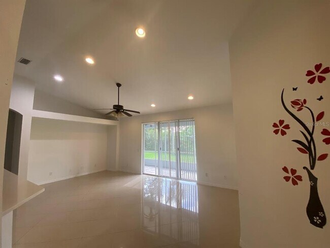 Building Photo - 11744 Holly Creek Dr