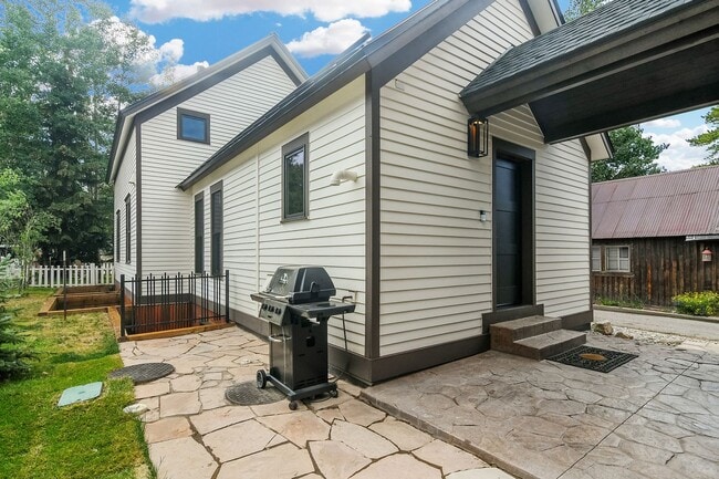 Building Photo - Summer in Downtown, historic Breckenridge! Luxury Home, Walk to Everything!