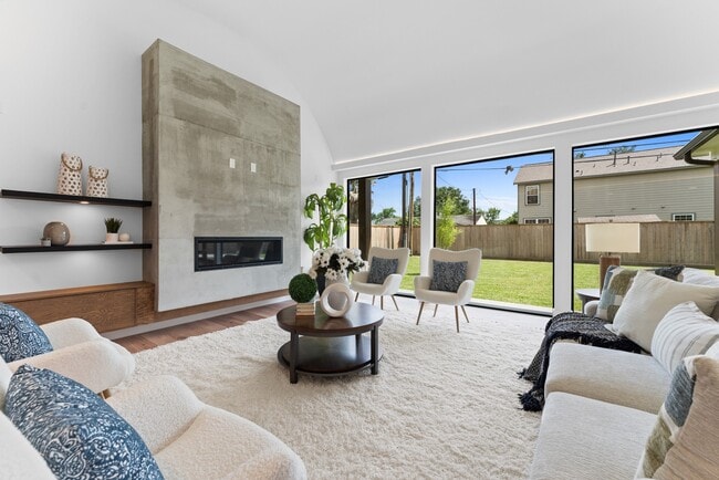 Building Photo - 6711 Housman