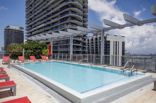Building Photo - 1100S S Miami Ave