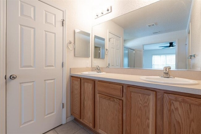 Building Photo - 5700 SW 45th St