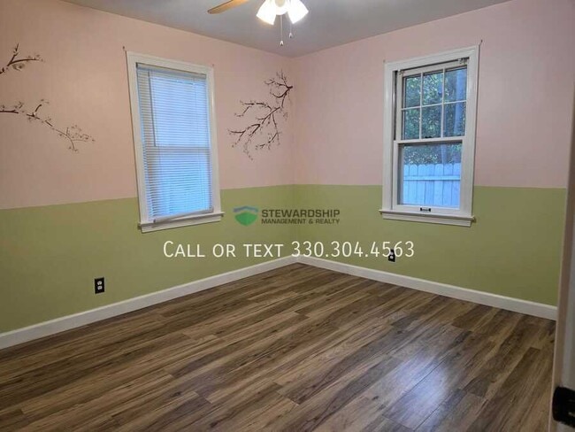 Building Photo - 1040 Stuart St NW