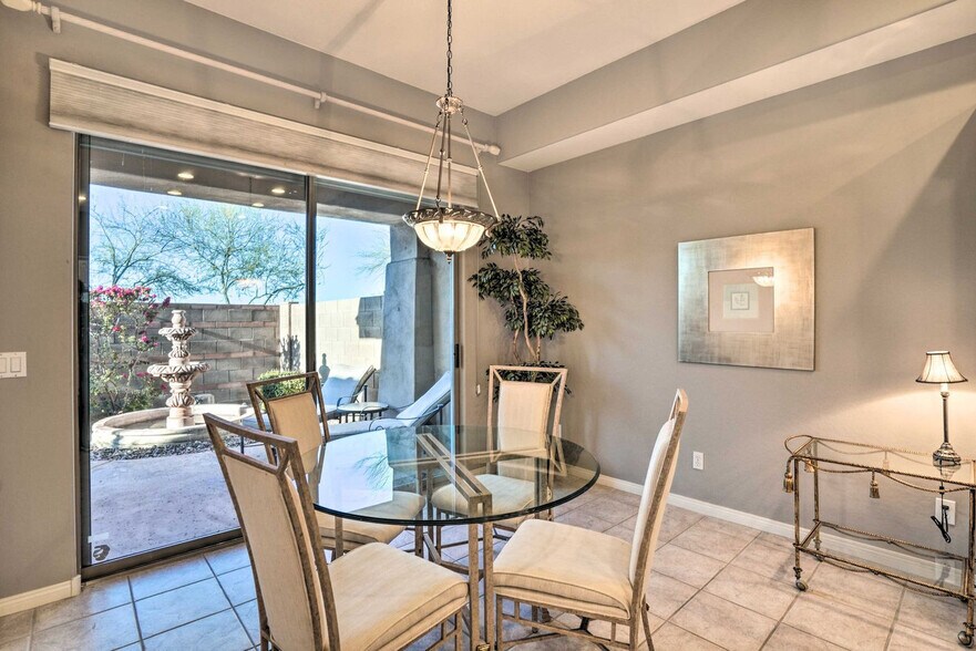 Building Photo - 15240 N Clubgate Dr