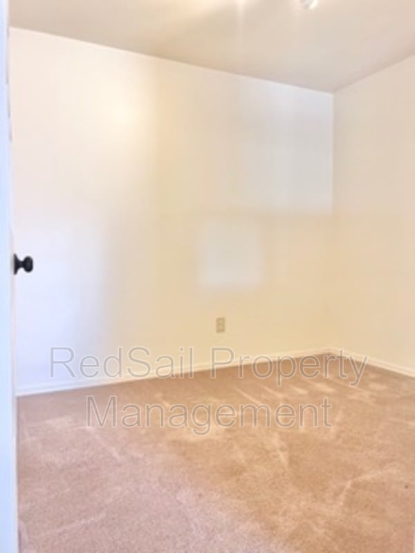 Building Photo - 730 Harpersville Rd