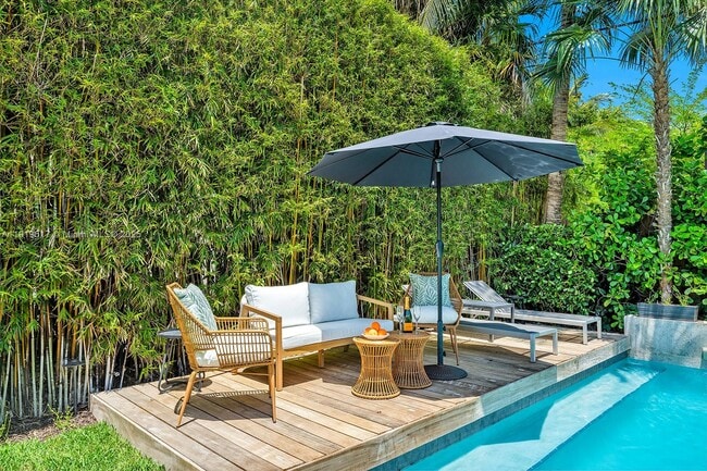 Building Photo - 5915 La Gorce Dr