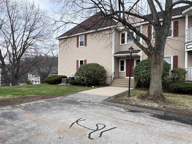 Building Photo - 690 S Porter St