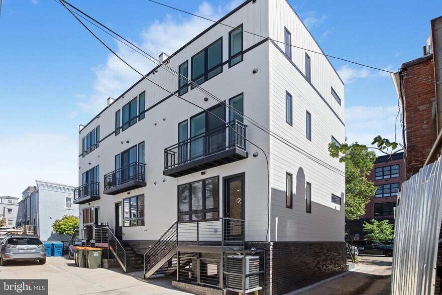 Building Photo - 808 13th St NE