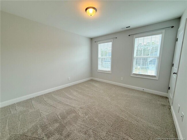 Building Photo - 155 Silk Oak Dr