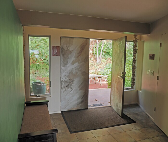 Building Photo - 100 Crab Apple Ln