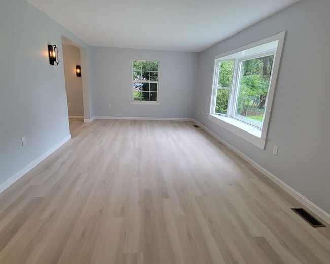Building Photo - Remodeled Single Family home in Milton