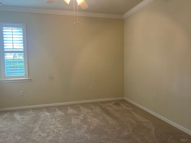 Building Photo - 2 bedroom, 2 bathroom attached villa home ...