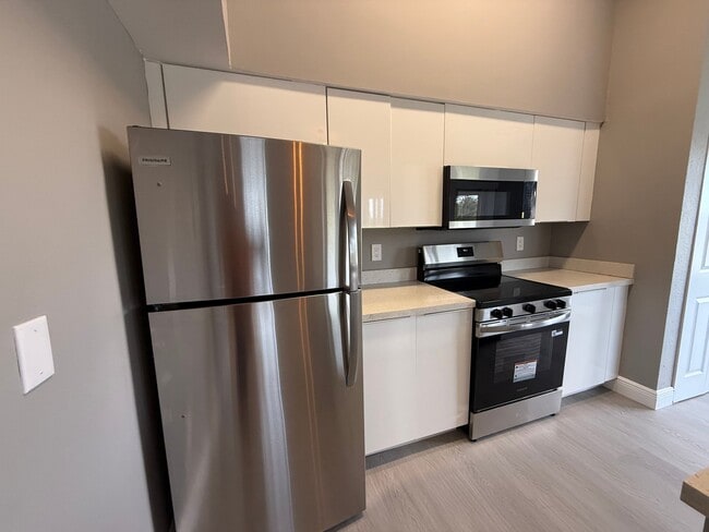 Building Photo - 2881 N Oakland Forest Dr