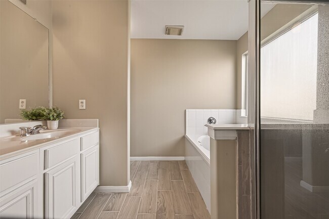 Building Photo - 17250 Cricketbriar Ct