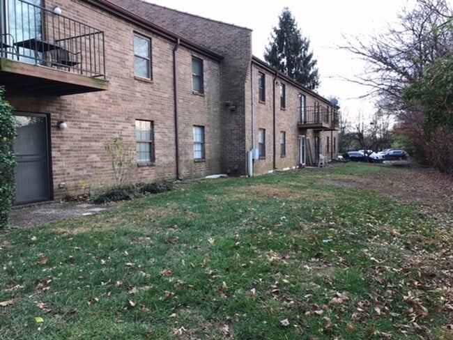 Building Photo - Beautiful First Floor Condo