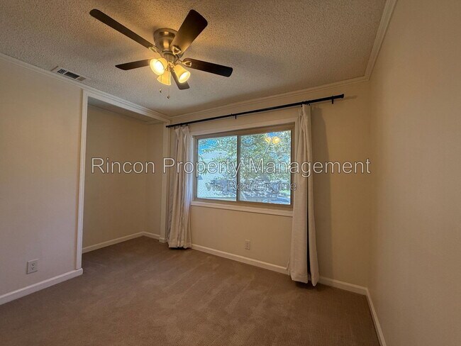 Building Photo - 694 Deerhunter Ln