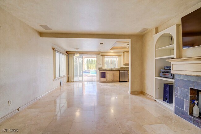 Building Photo - 2394 Millcroft Dr