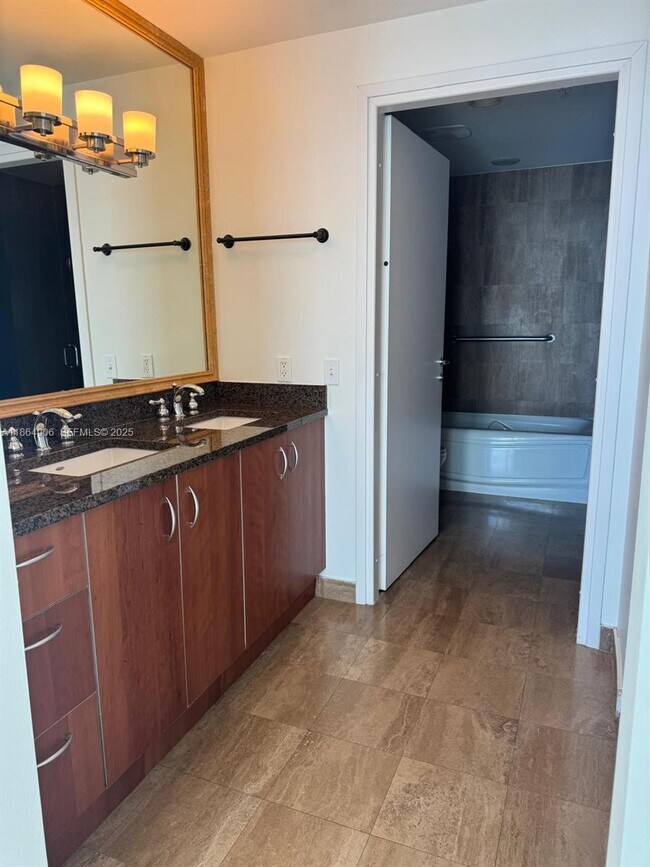 Building Photo - 300 S Biscayne Blvd