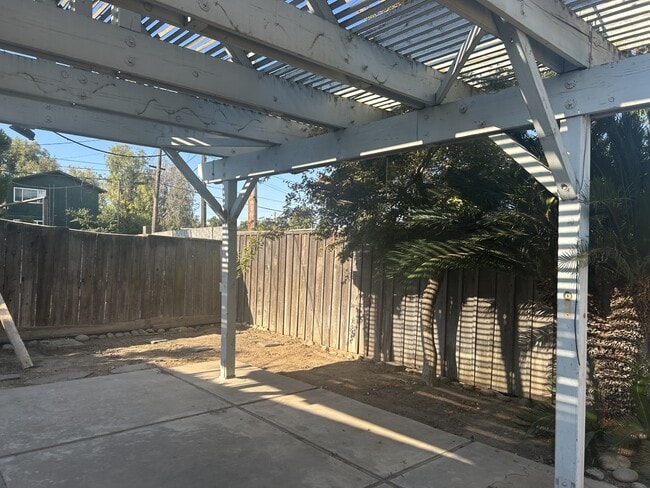 Building Photo - 137 Las Flores Ave