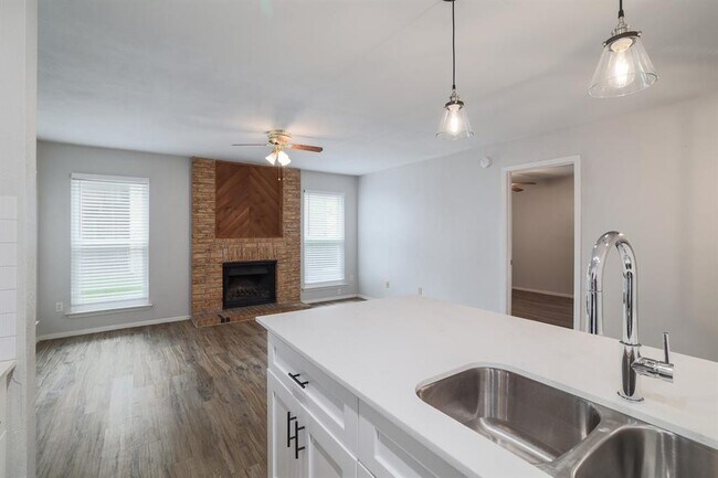 Building Photo - 10616 Mellow Meadow Dr