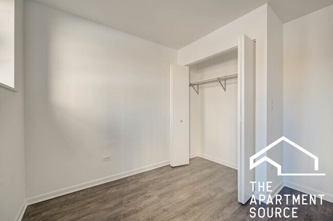 Building Photo - 940 W Winona St