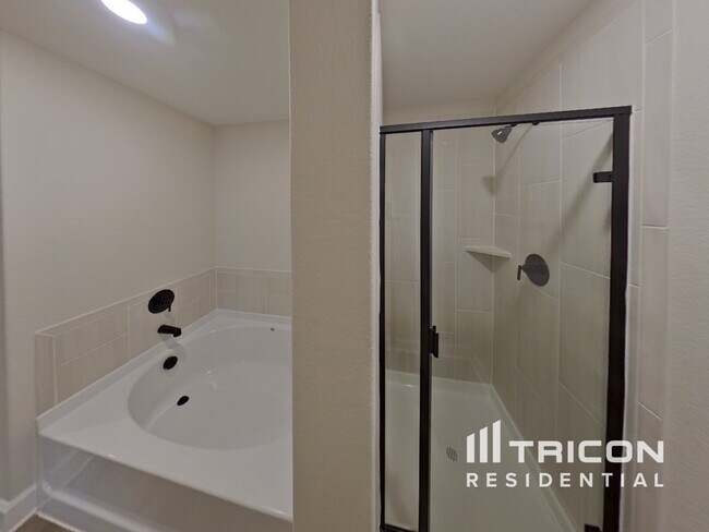Building Photo - 1212 Bullock Dr
