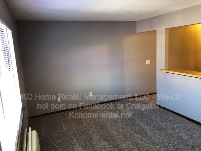 Building Photo - 551 N Somerset Terrace