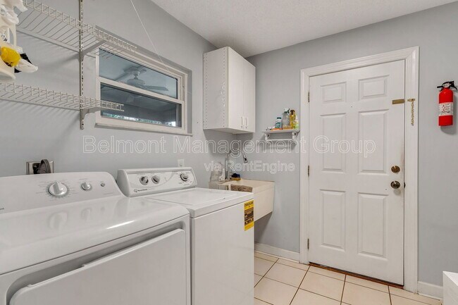 Building Photo - 5376 Majestic Island Cir