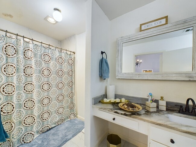 Building Photo - 9400 Doliver Dr