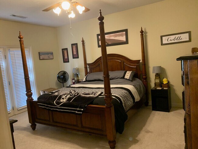 Building Photo - 746 Larkspur Ln